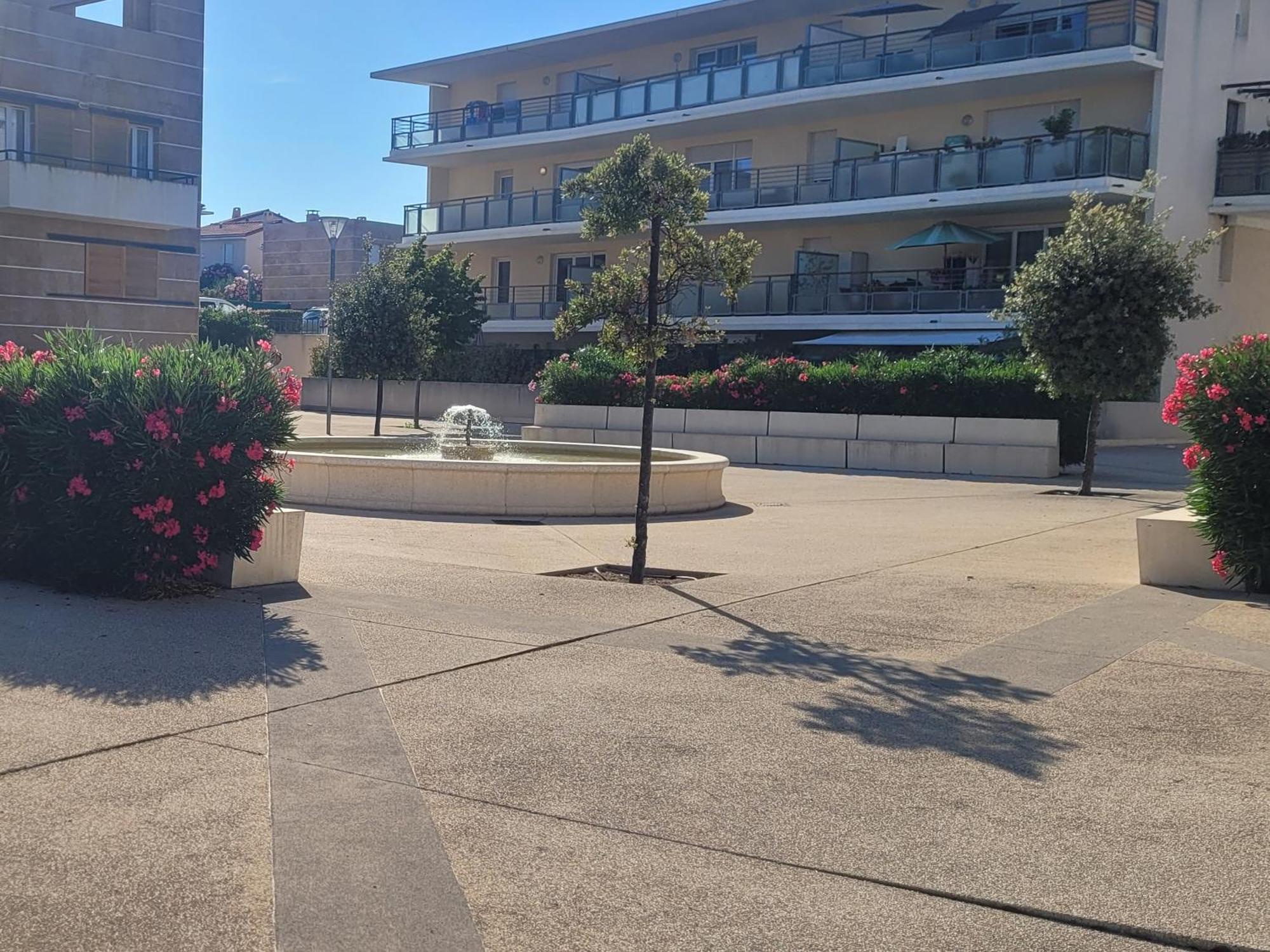 Appart Avec Piscine Casino Plein Air Et Plage Ла-Сьота Экстерьер фото